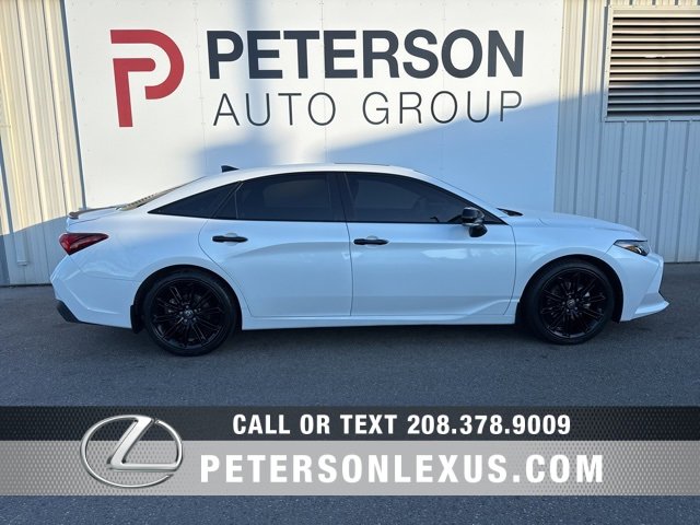 Used 2022 Toyota Avalon XSE image 2