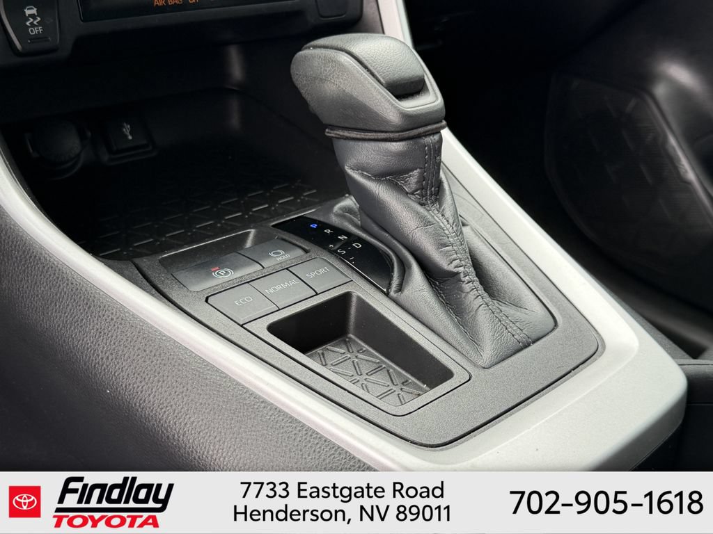 Used 2022 Toyota RAV4 LE FWD image 9