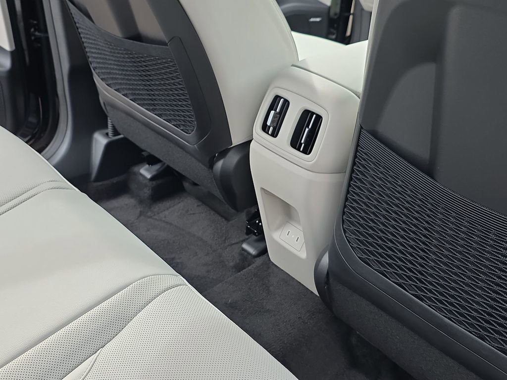 New 2025 Hyundai Tucson Limited image 19