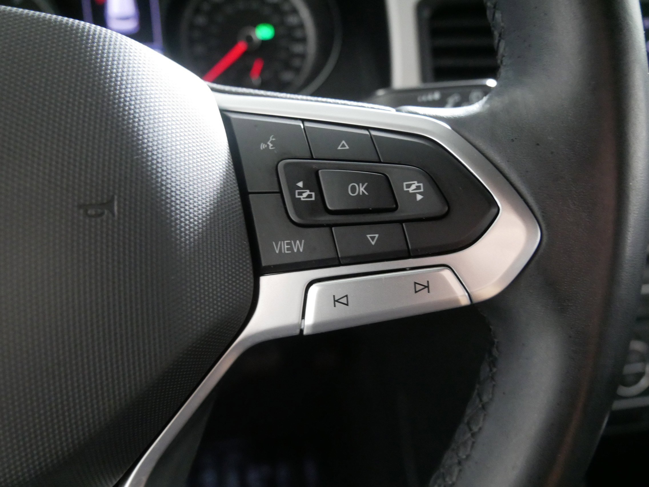 Certified 2020 Volkswagen Atlas Cross Sport SE image 28