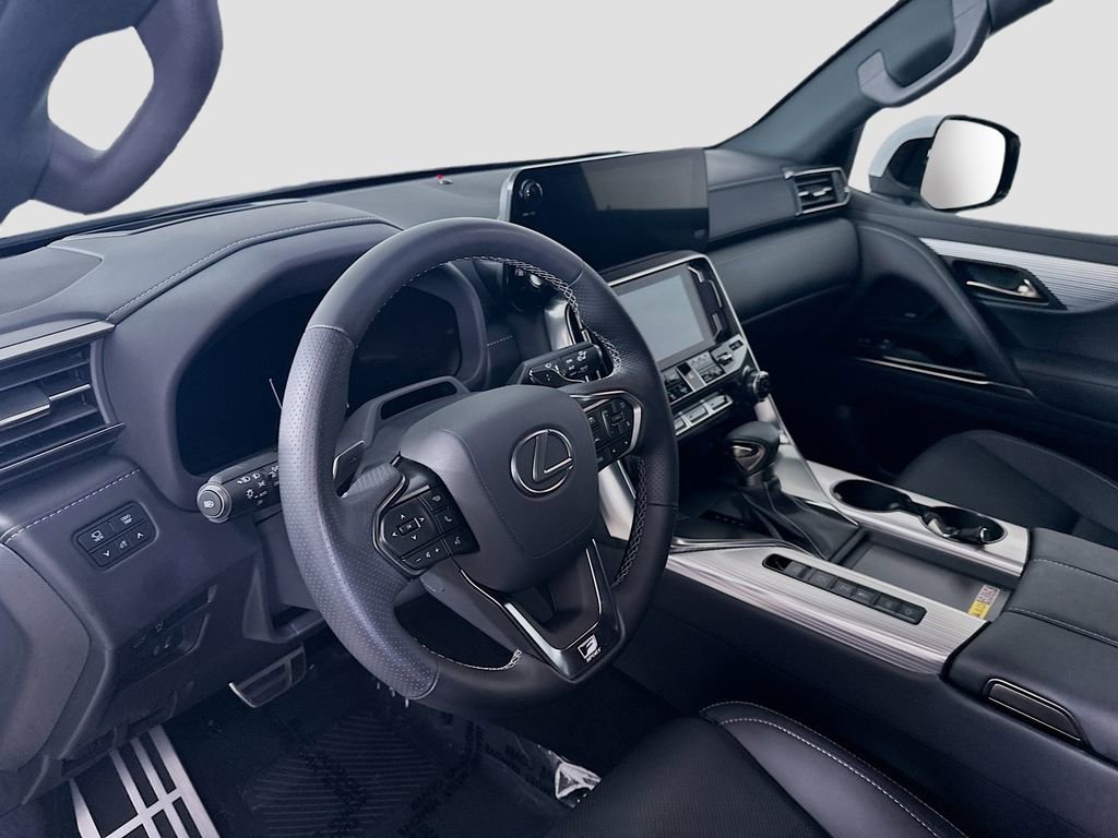 Used 2025 Lexus LX 600 F Sport w/ Accessory Package (Z1) image 4