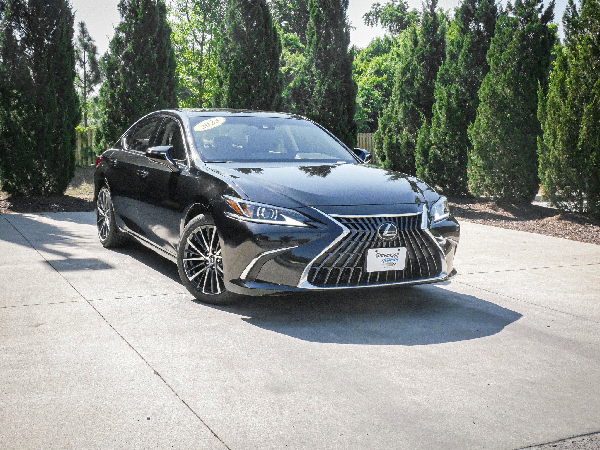 Used 2023 Lexus ES 350 w/ Premium Package FWD image 2