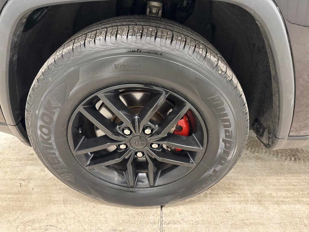 Used 2020 Jeep Grand Cherokee Limited image 2