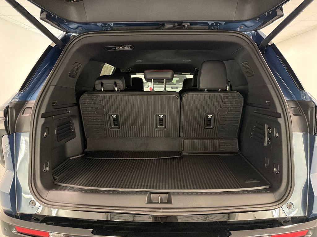 New 2026 Chevrolet Traverse RS w/ LPO, Floor Liner Package FWD image 8