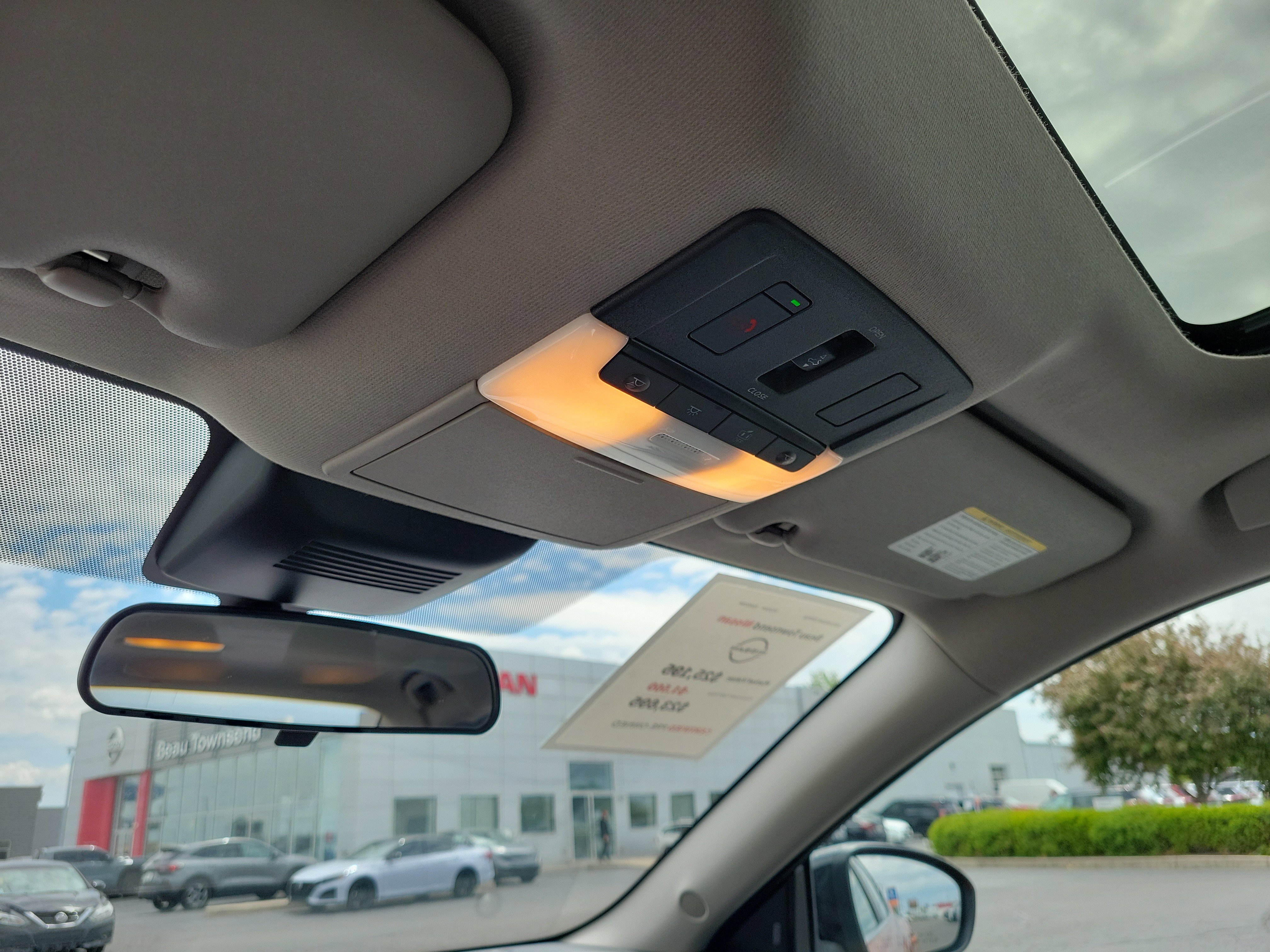 Certified 2025 Nissan Sentra SR w/ SR Premium Package FWD image 30