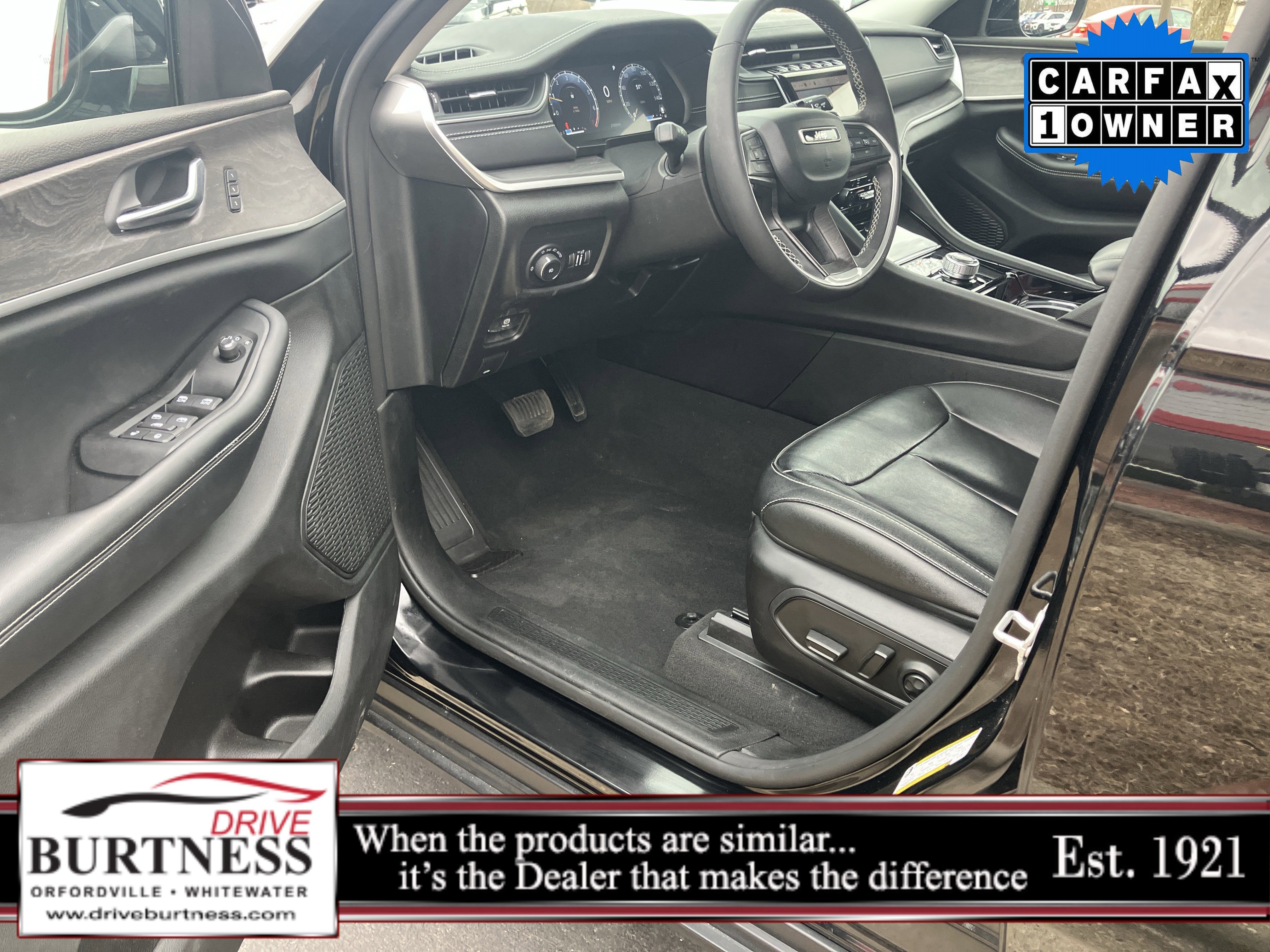 Used 2023 Jeep Grand Cherokee Limited w/ Black Appearance Package image 8