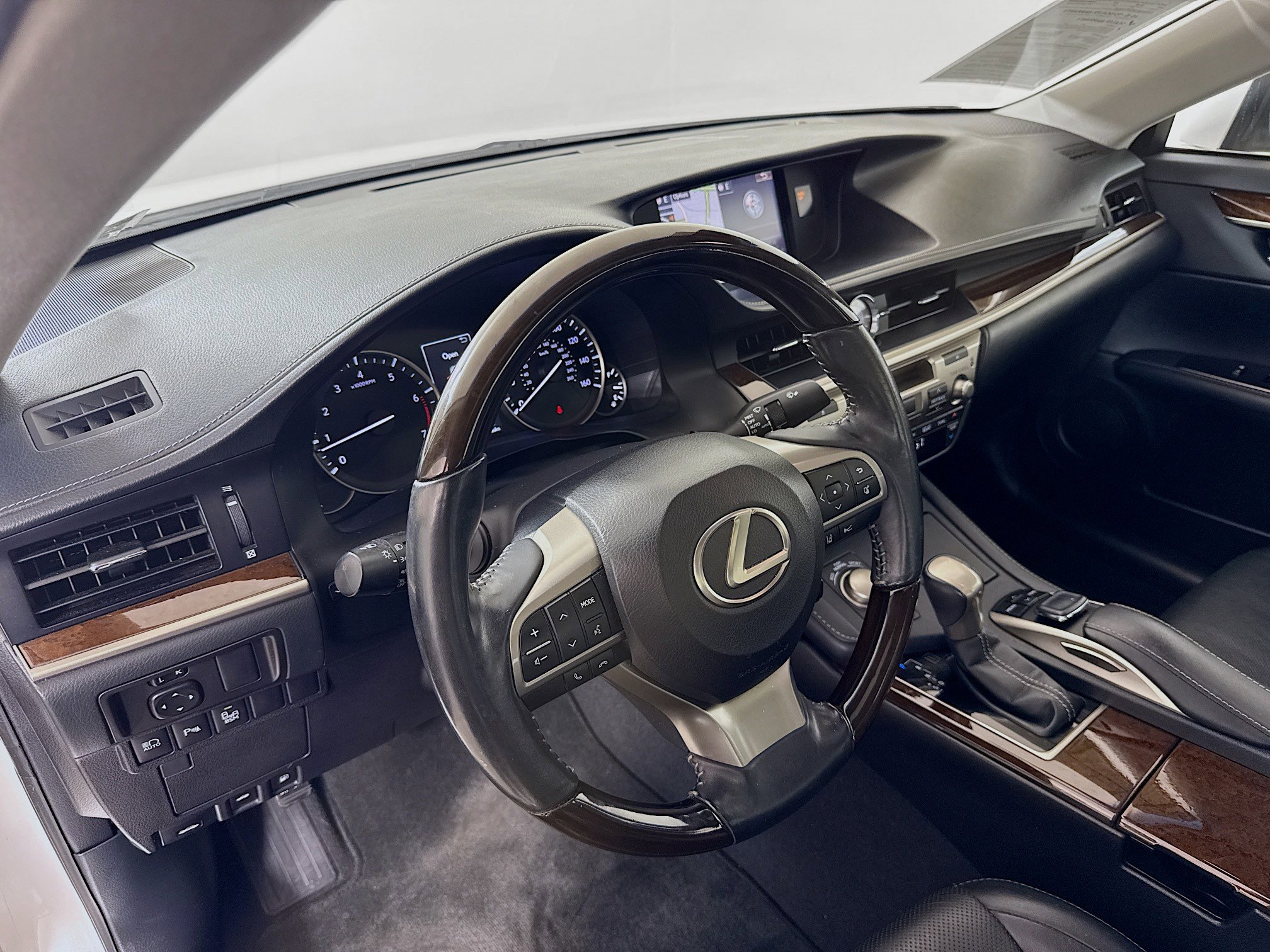 Used 2016 Lexus ES 350 w/ Luxury Package w/Wood Trim FWD image 9