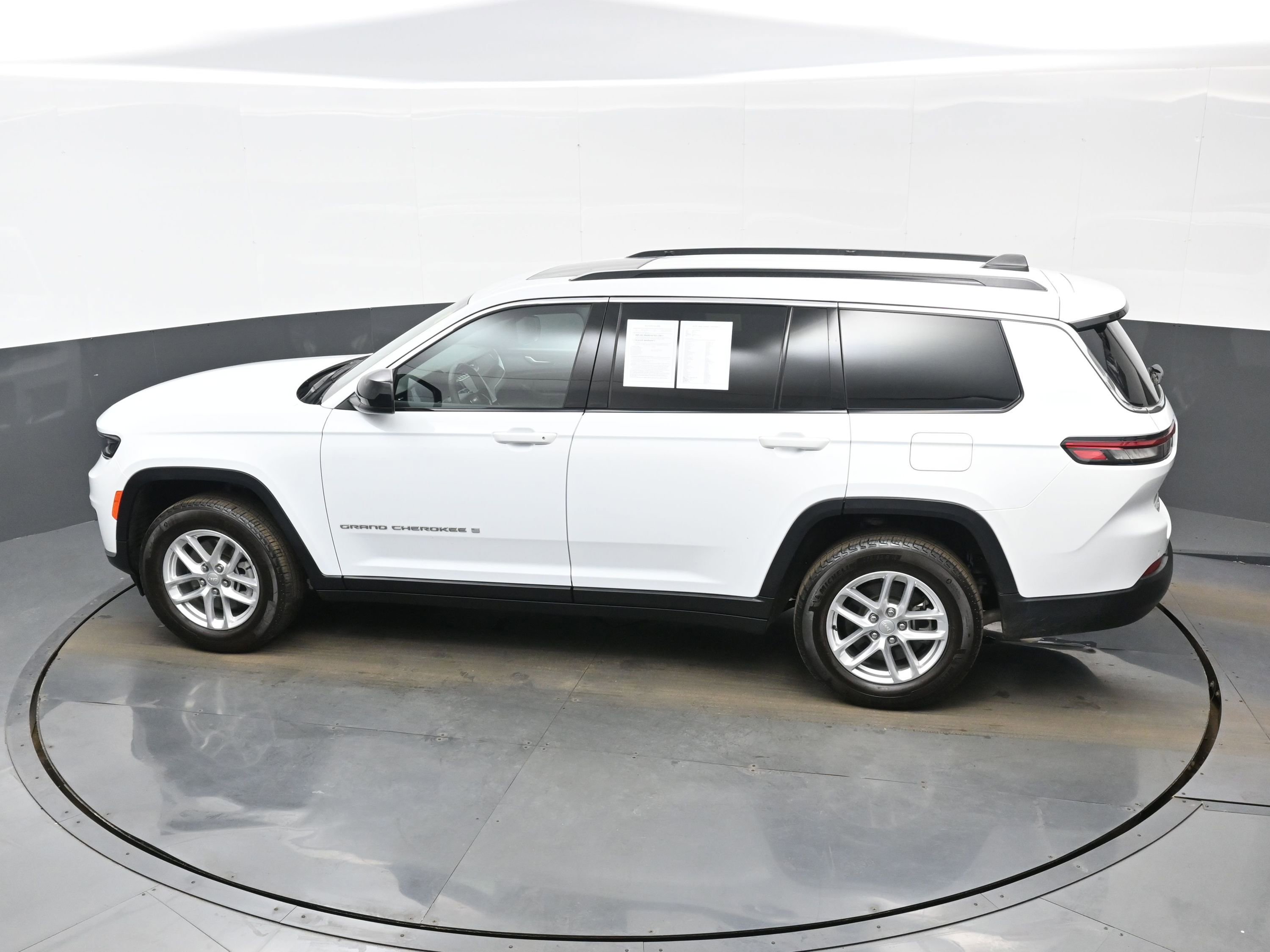 Used 2025 Jeep Grand Cherokee L Laredo w/ Trailer Tow Package image 36