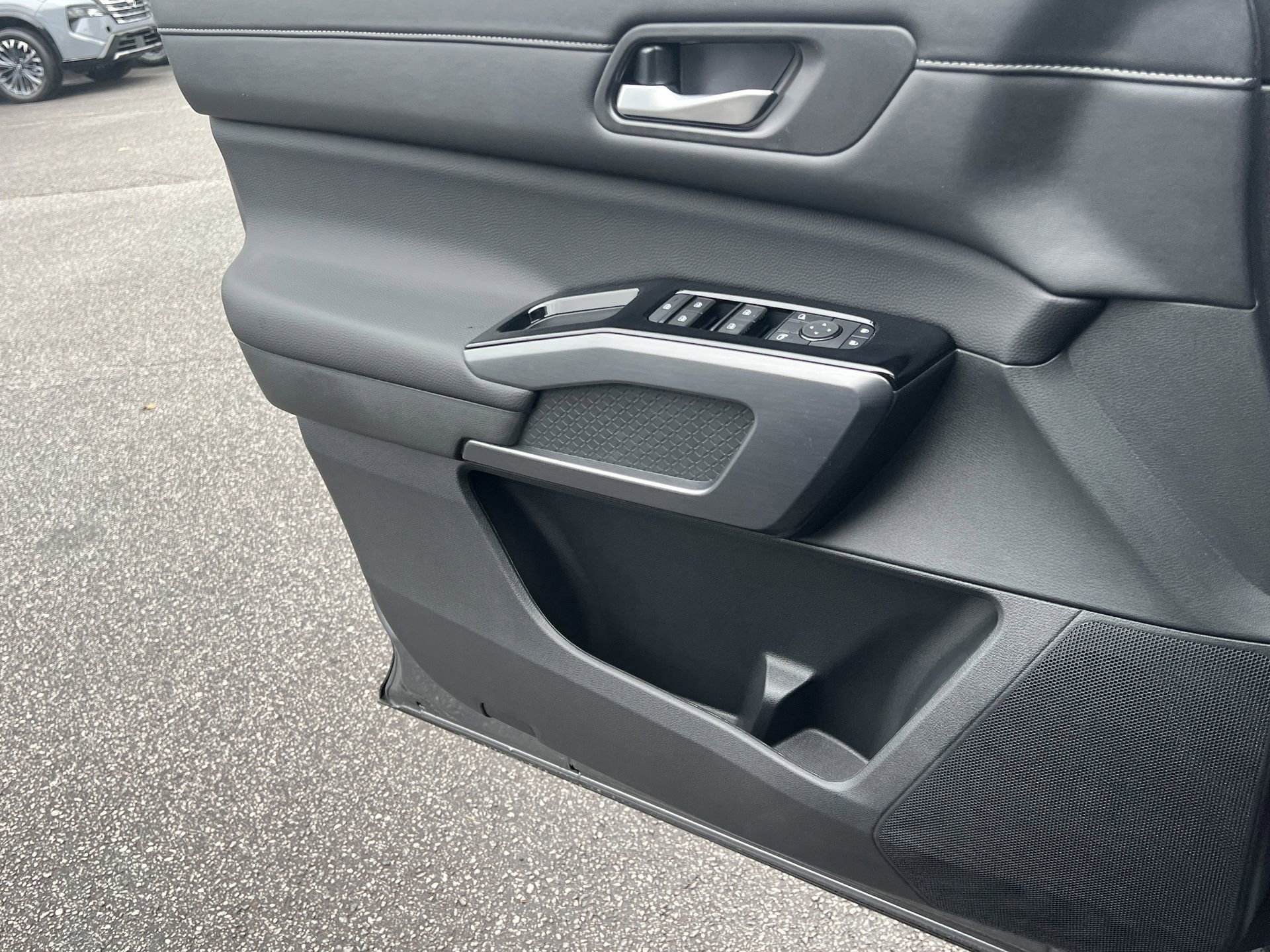 New 2026 Nissan Pathfinder SL FWD image 12