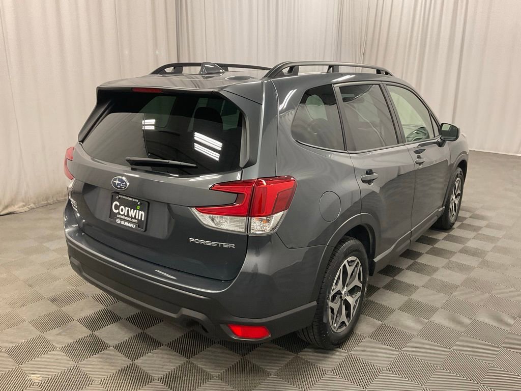 Used 2022 Subaru Forester Premium image 3