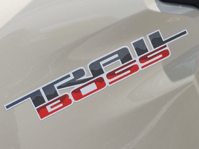 Used 2023 Chevrolet Colorado Trail Boss w/ Advanced Trailering Package AWD/4WD image 11