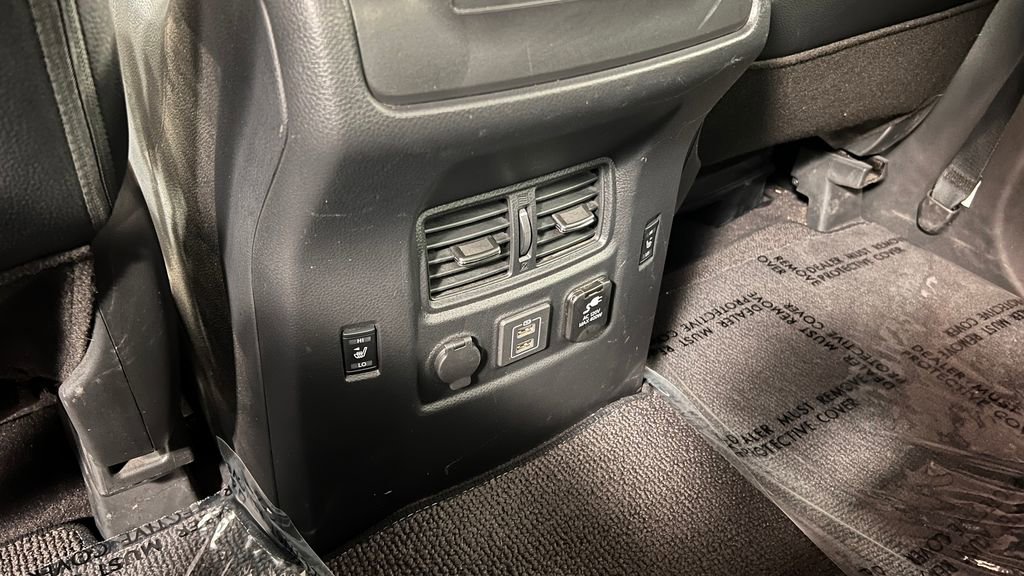 Used 2023 Nissan Titan PRO-4X w/ Pro-4x Convenience Package AWD/4WD image 19