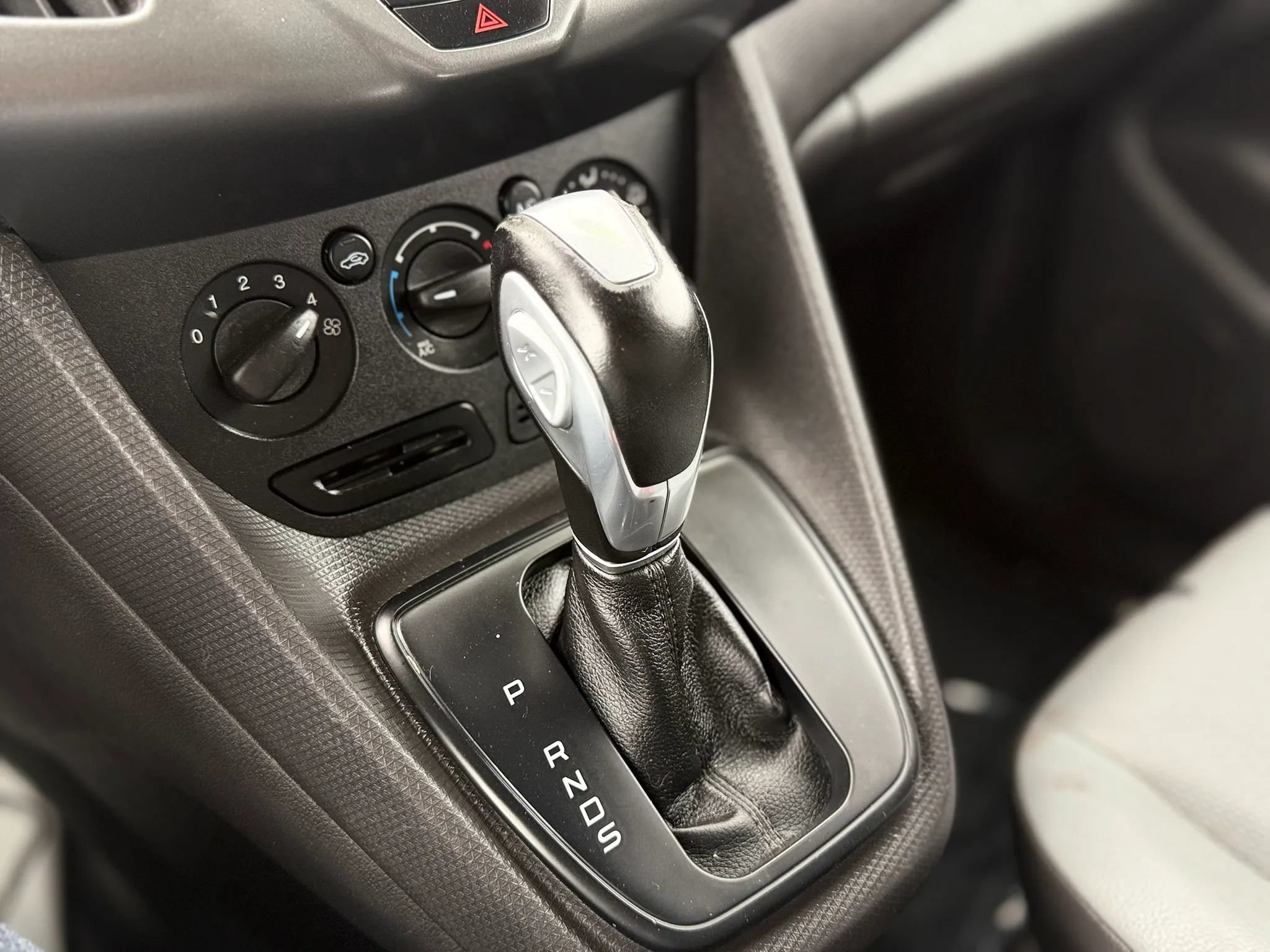 Used 2015 Ford Transit Connect XL FWD image 14