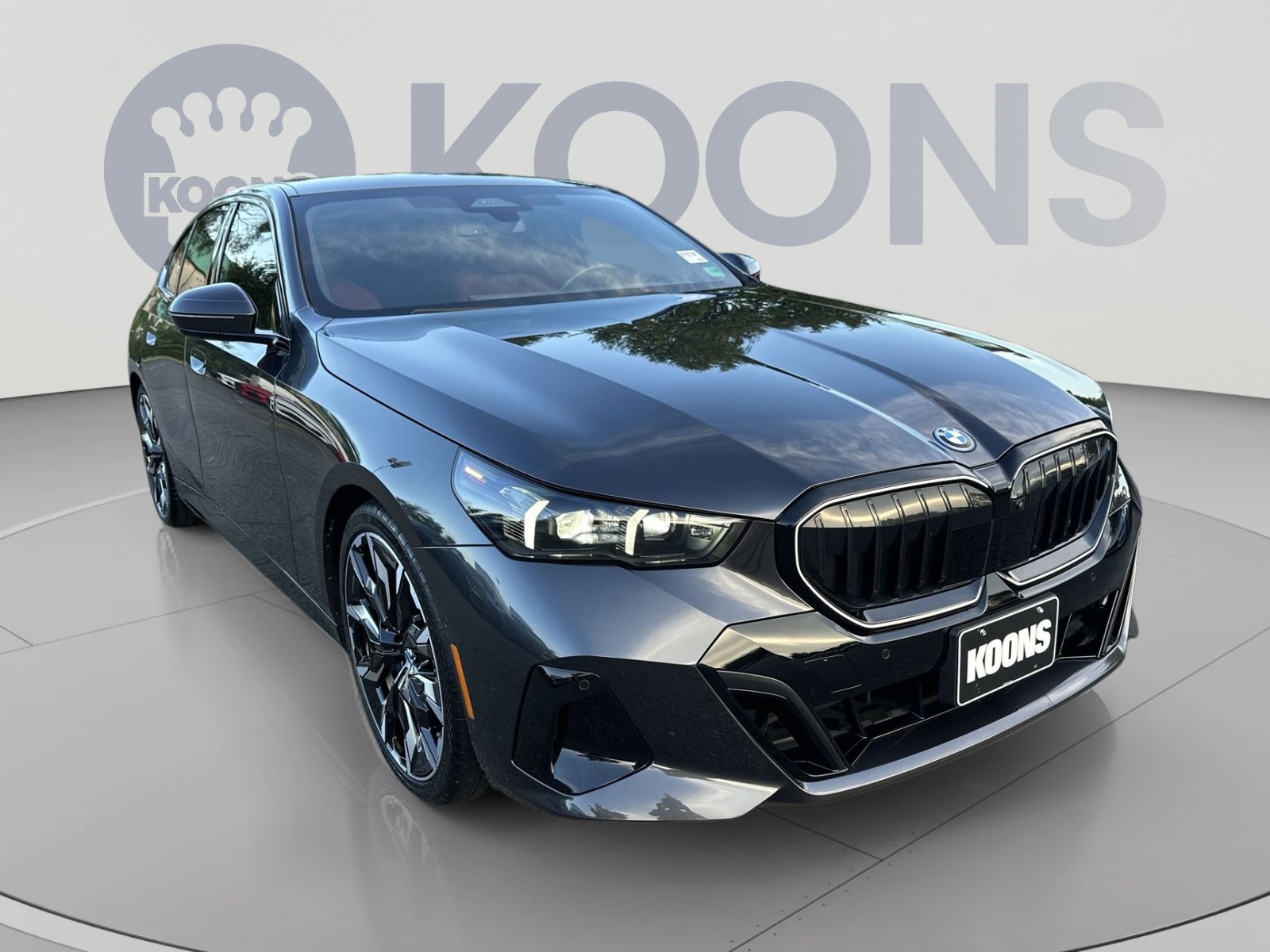 Used 2025 BMW 550e xDrive w/ Executive Package AWD/4WD image 2