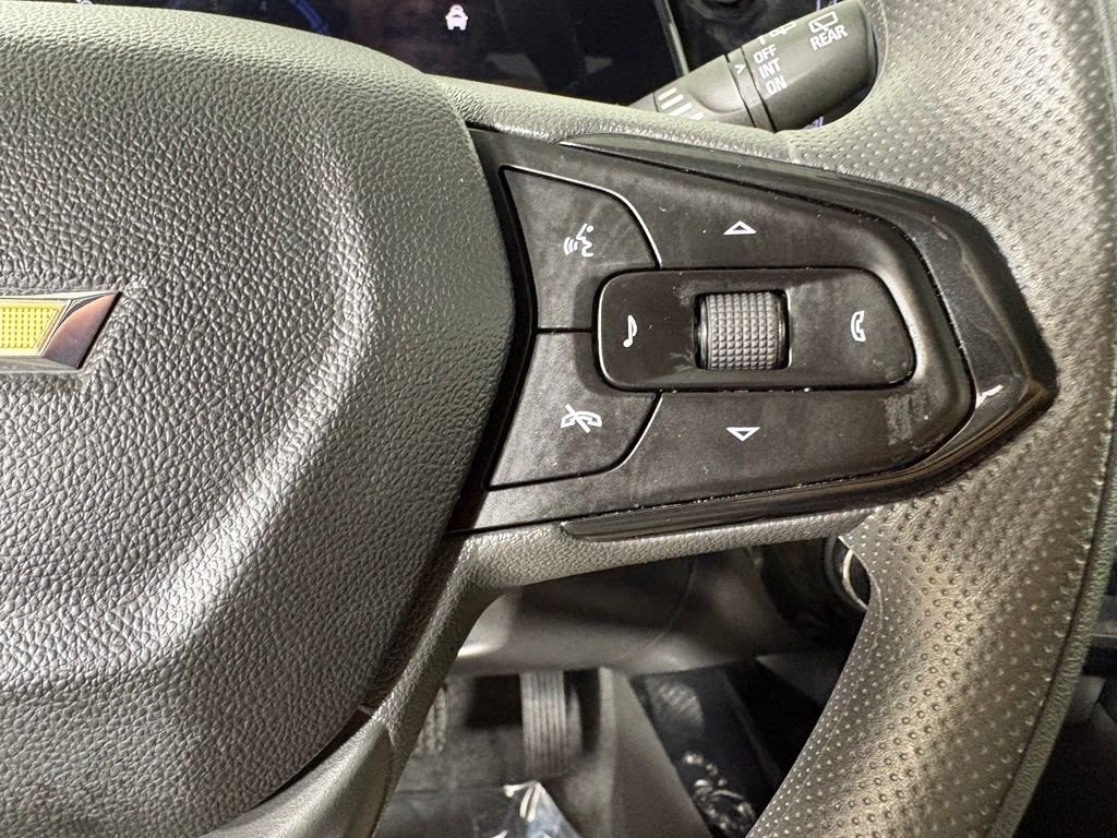 Used 2025 Chevrolet Trax LT FWD image 25