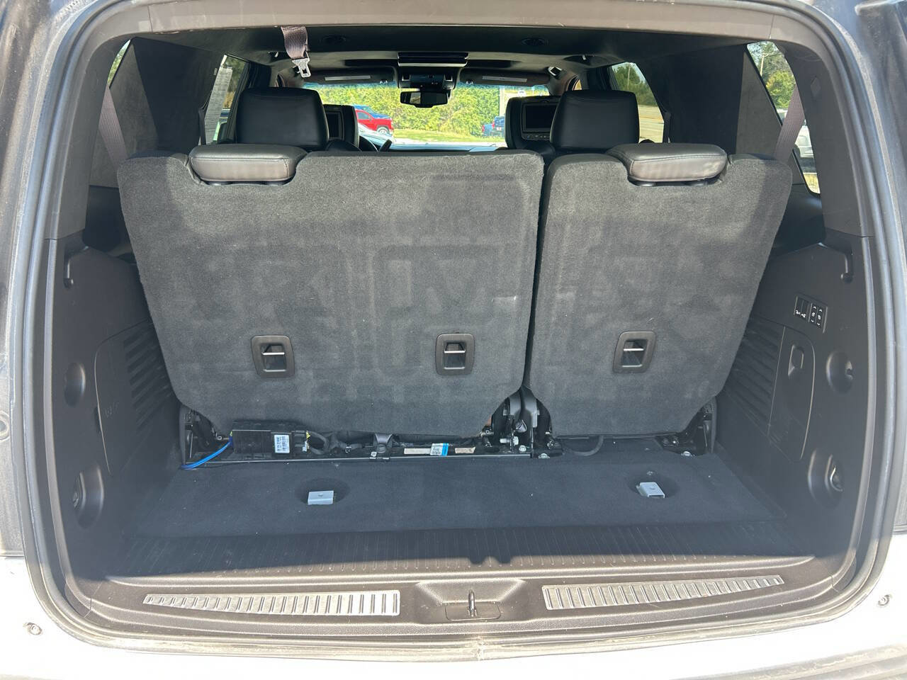 Used 2016 Cadillac Escalade Platinum image 17