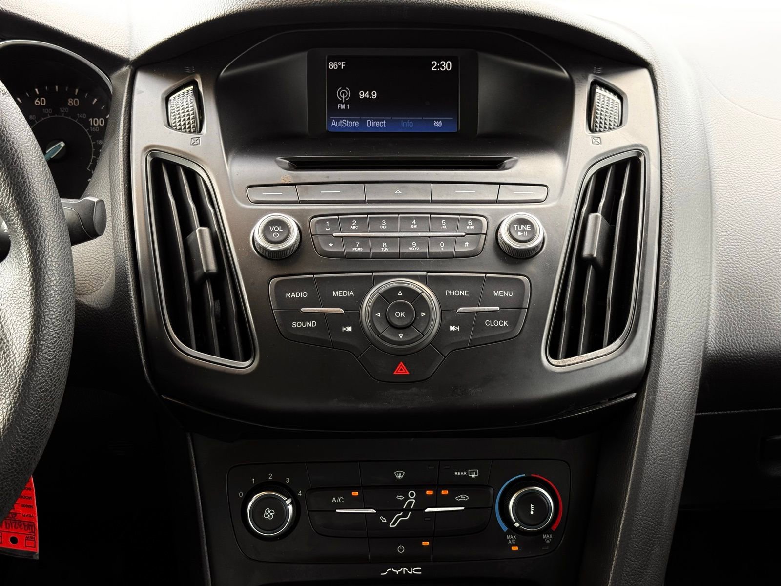 Used 2015 Ford Focus SE image 34