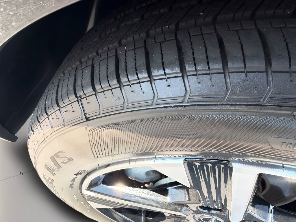 Used 2025 Nissan Sentra SV FWD image 14