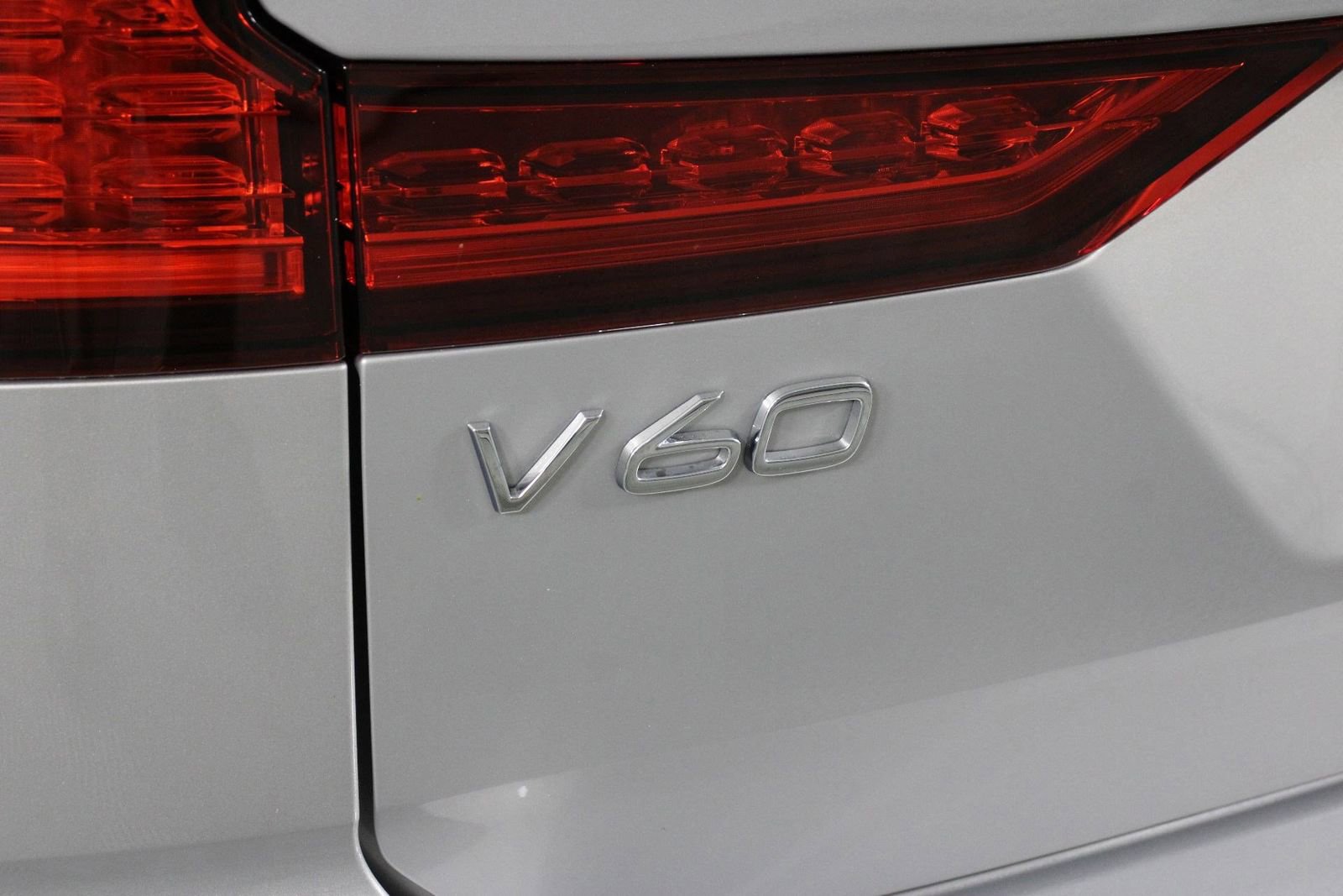 Used 2025 Volvo V60 B5 Cross Country Plus image 19