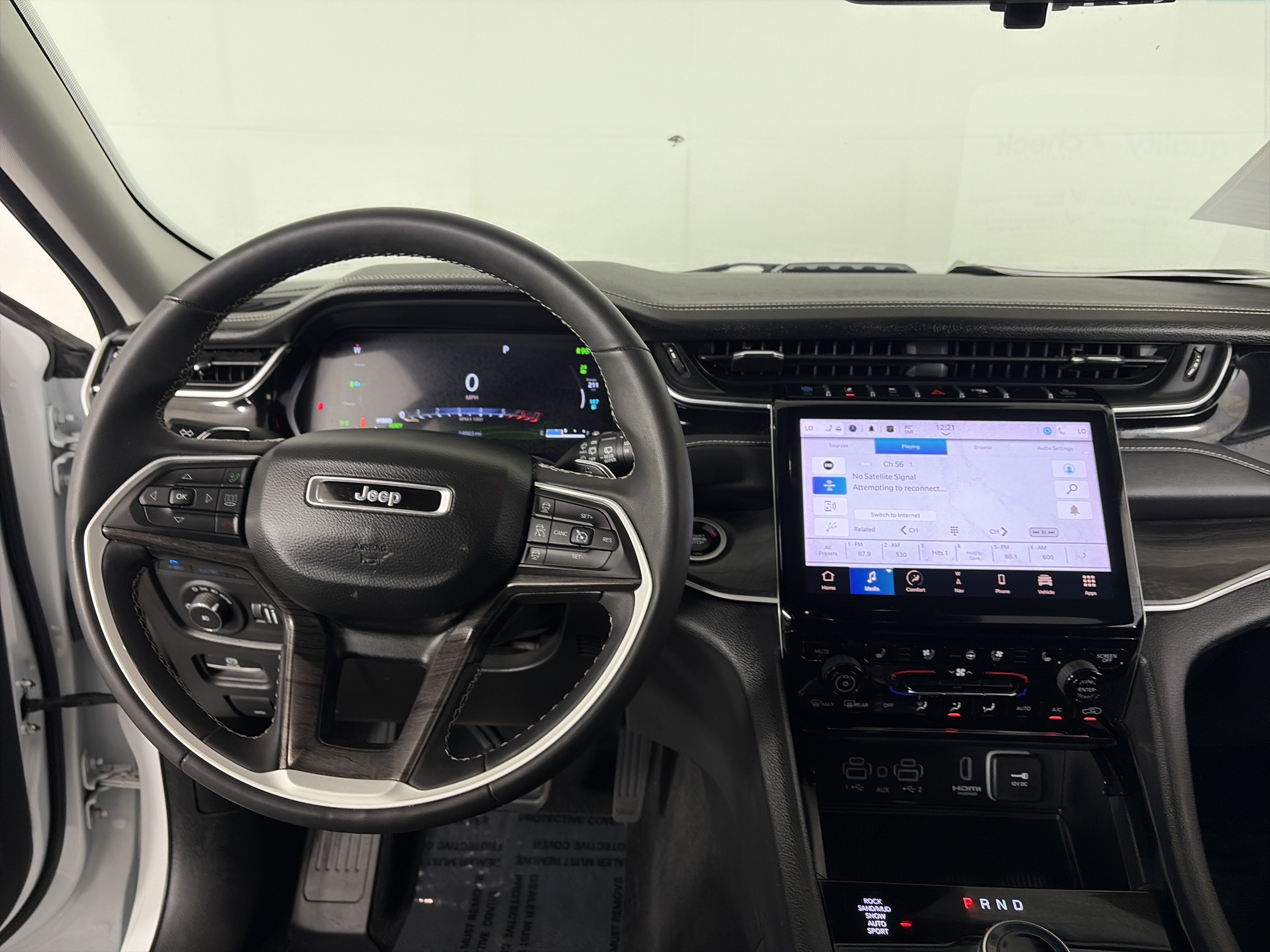 Used 2023 Jeep Grand Cherokee 4WD 4xe w/ Luxury Tech Group II image 3