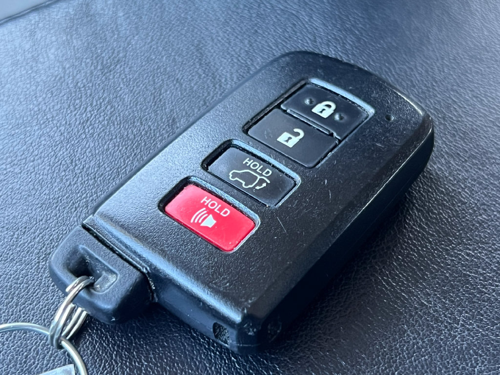 Used 2015 Toyota RAV4 Limited w/ Technology Package AWD/4WD image 30