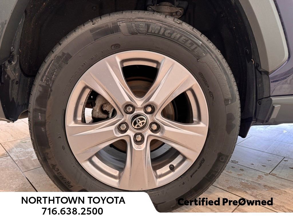 Used 2025 Toyota RAV4 XLE AWD/4WD image 7