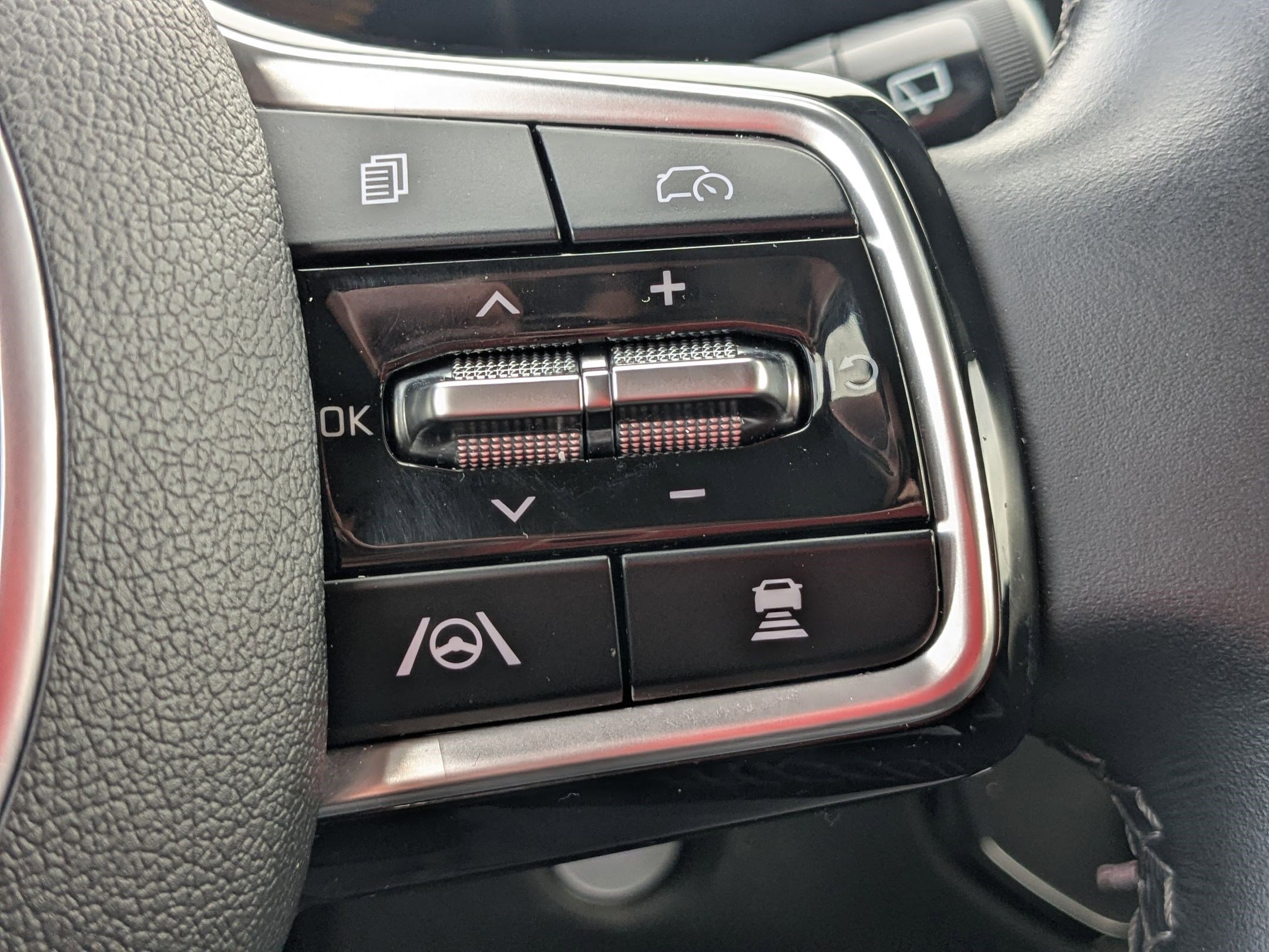 Used 2024 Kia Sorento S image 18