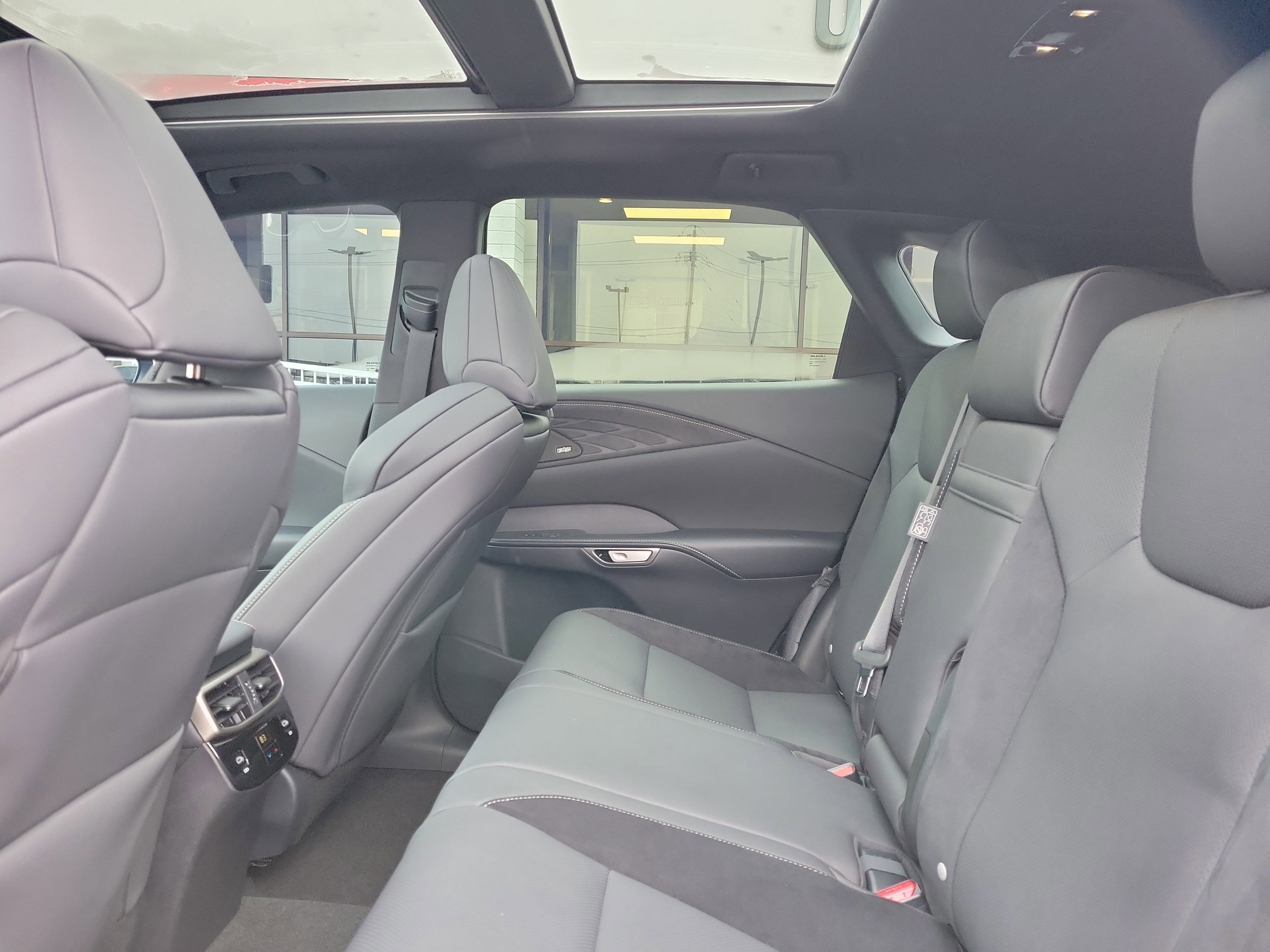 Used 2025 Lexus RX 500h F Sport image 11
