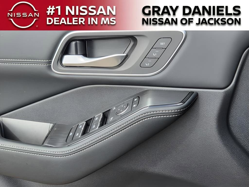 New 2026 Nissan Rogue Platinum w/ Platinum Premium Package image 17