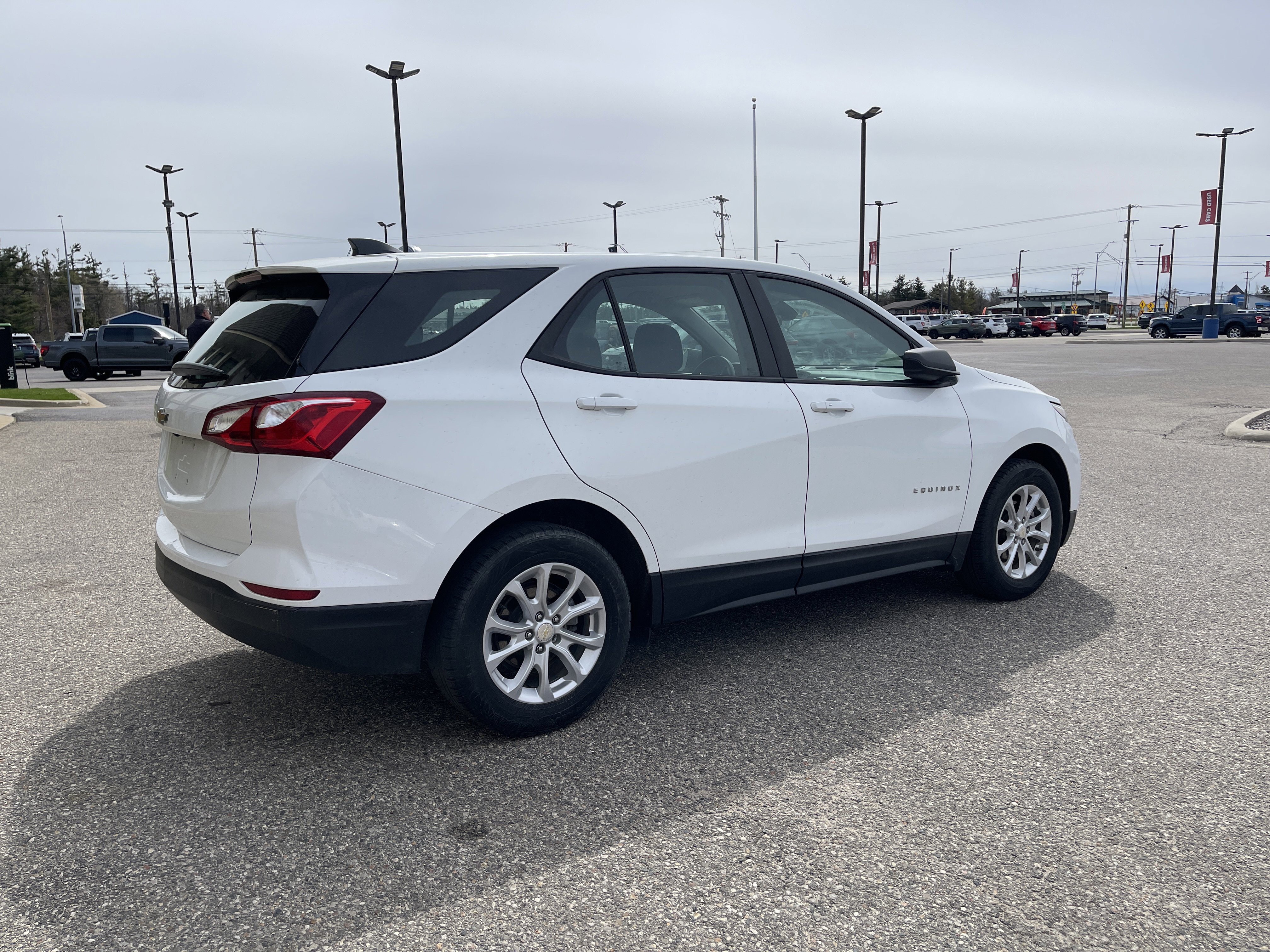 Used 2020 Chevrolet Equinox LS w/ LPO, Floor Liner Package FWD image 4