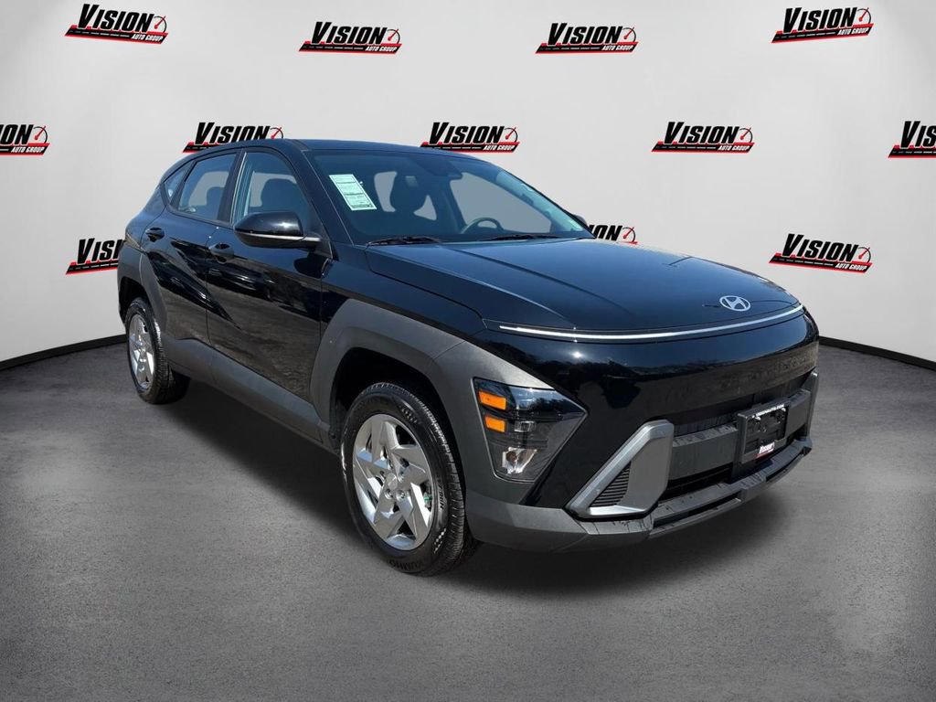 Certified 2025 Hyundai Kona SE image 3