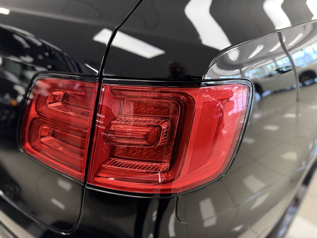 Used 2018 Bentley Bentayga AWD/4WD image 39