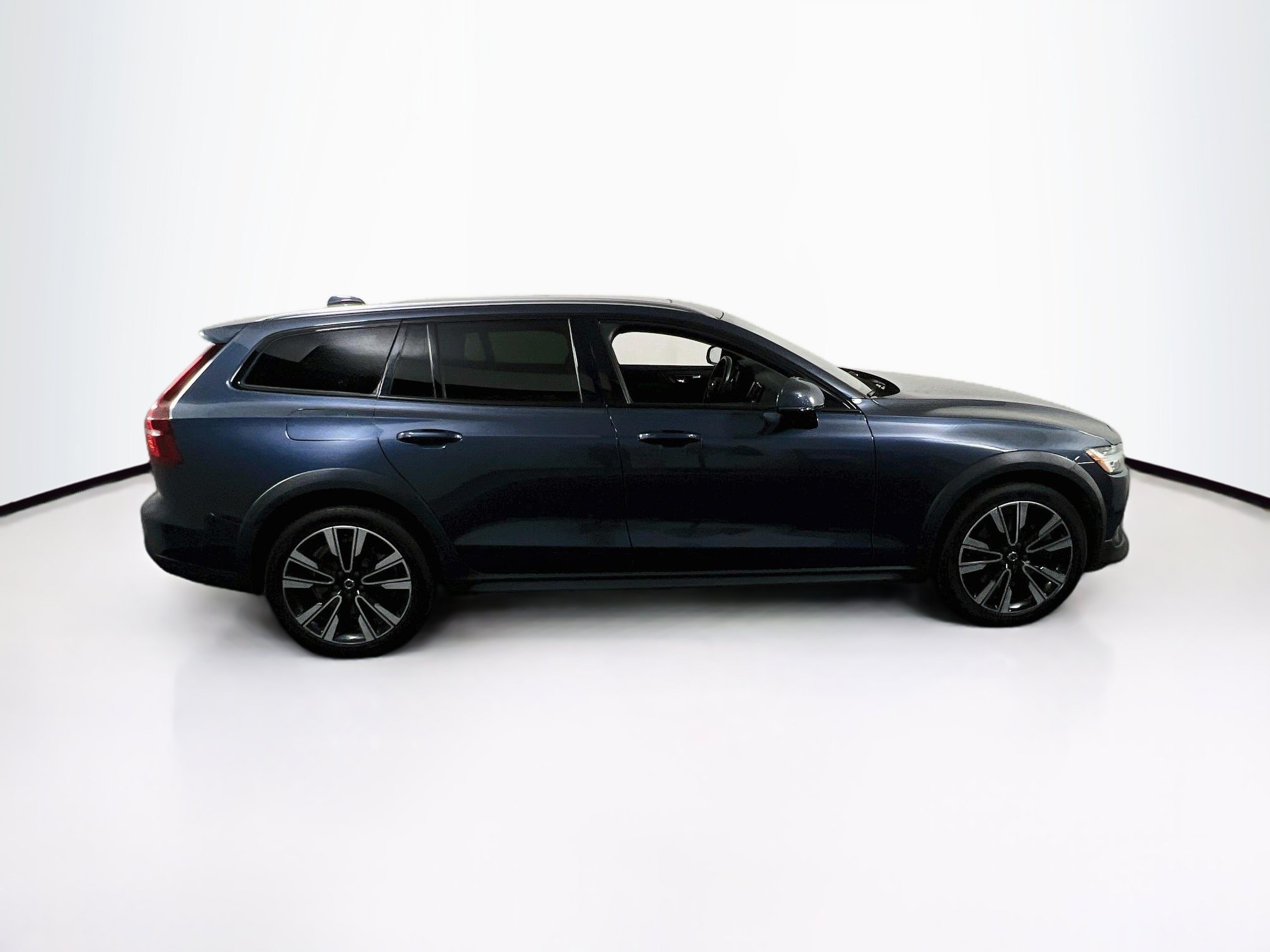 Used 2021 Volvo V60 T5 Cross Country w/ Climate Package AWD/4WD image 4
