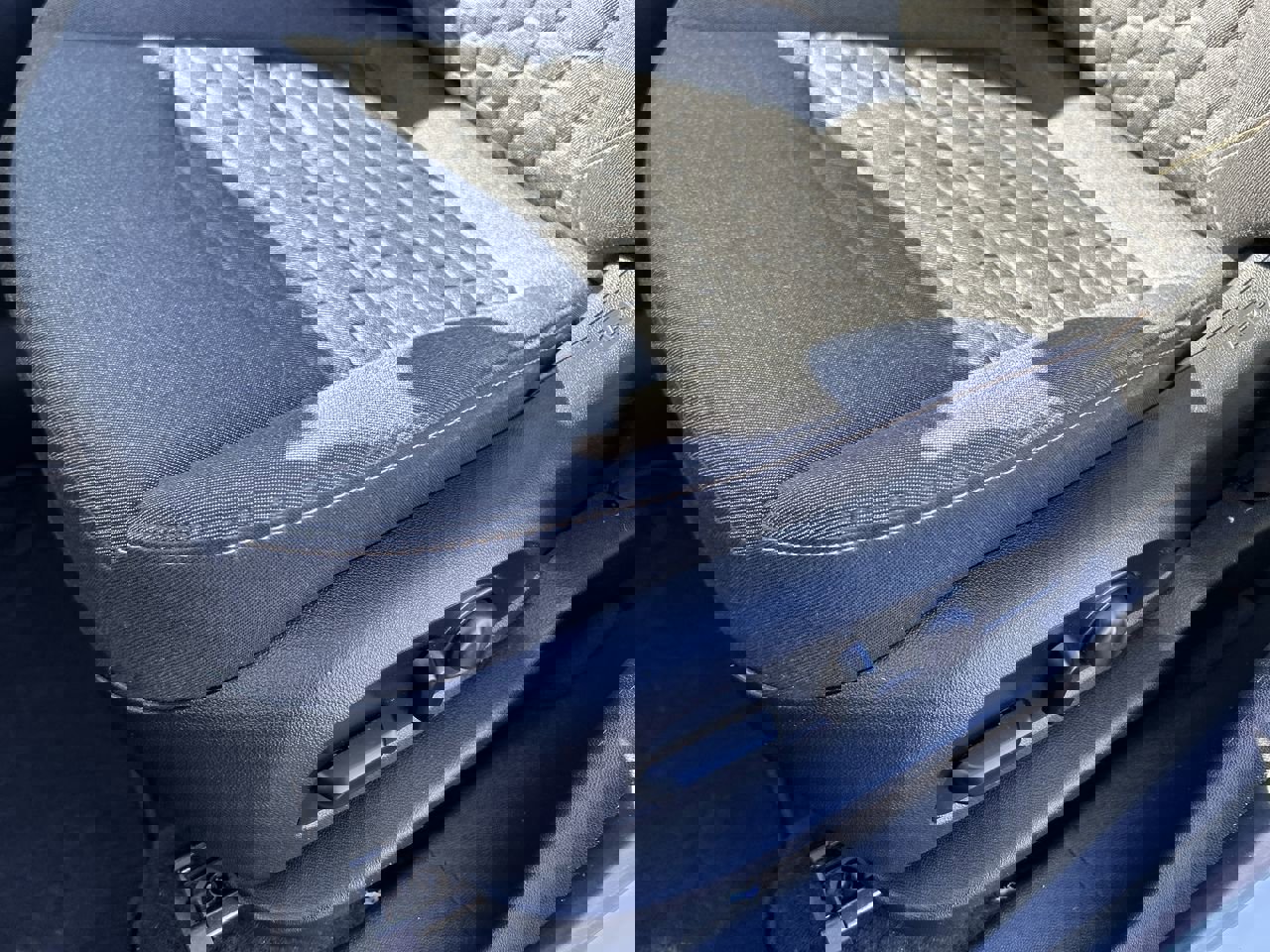 Used 2020 Chevrolet Equinox LT AWD/4WD image 24