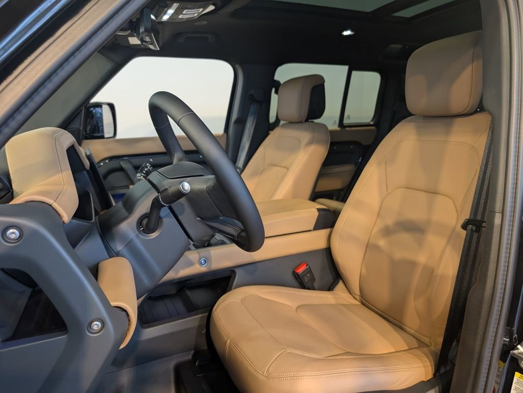 Used 2025 Land Rover Defender 110 X-Dynamic SE image 13