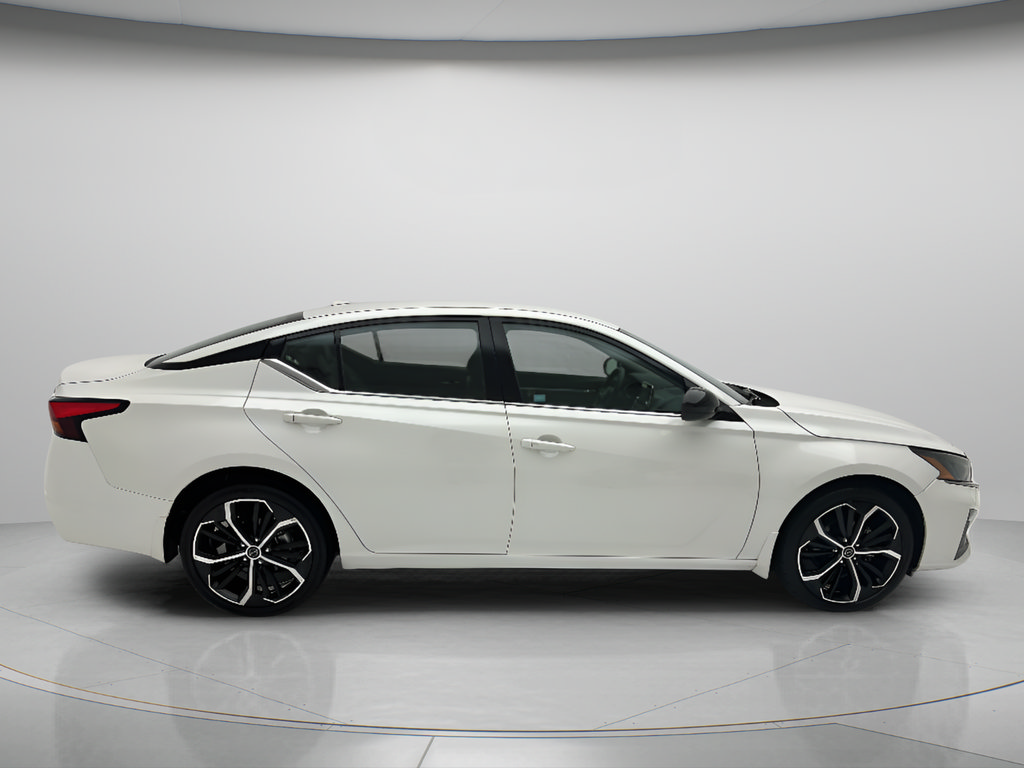 Used 2025 Nissan Altima 2.5 SR AWD/4WD image 6