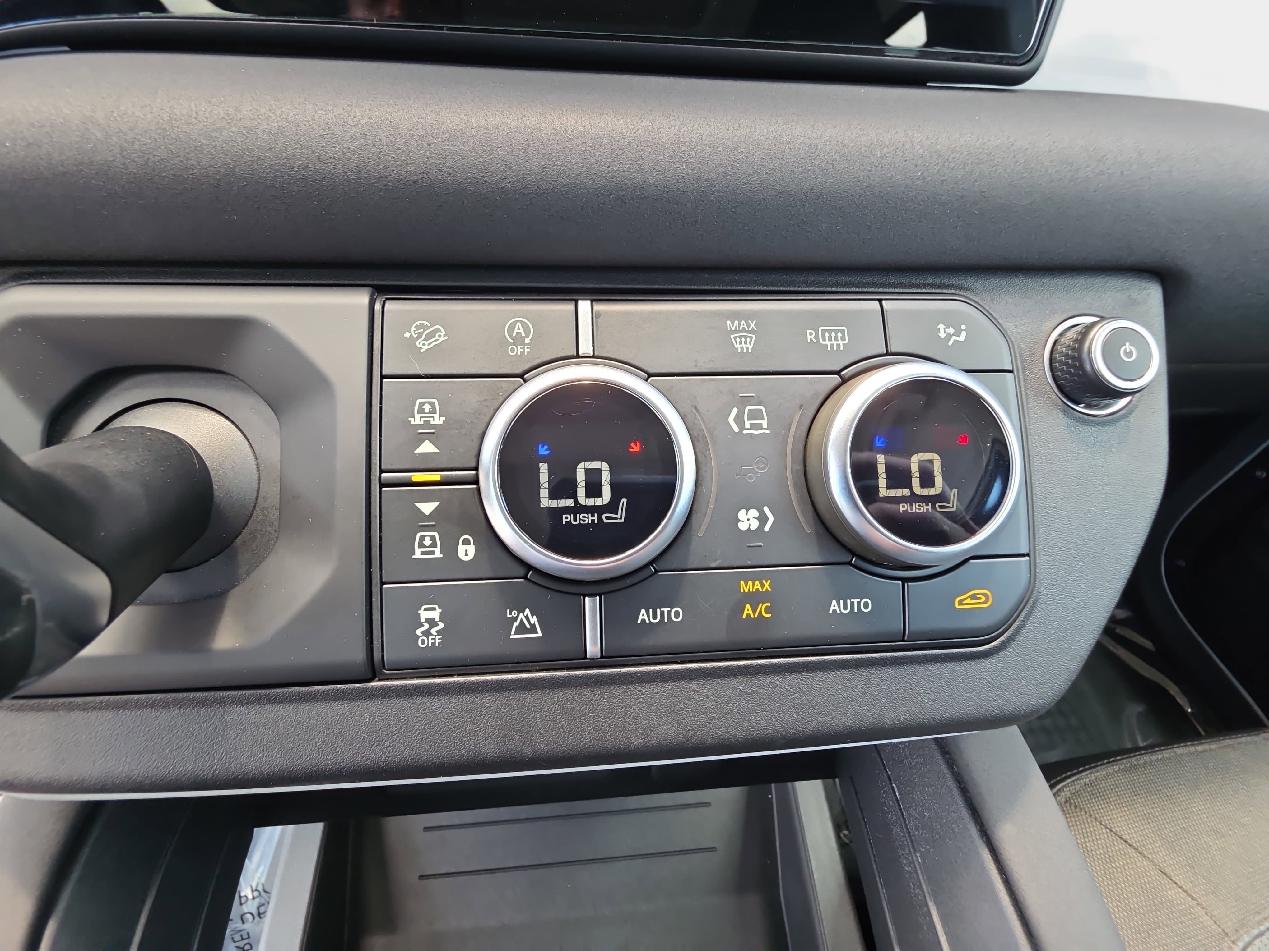 Used 2020 Land Rover Defender 110 First Edition AWD/4WD image 22