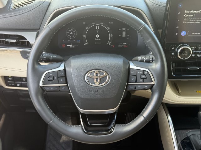 Used 2023 Toyota Highlander Limited AWD/4WD image 12