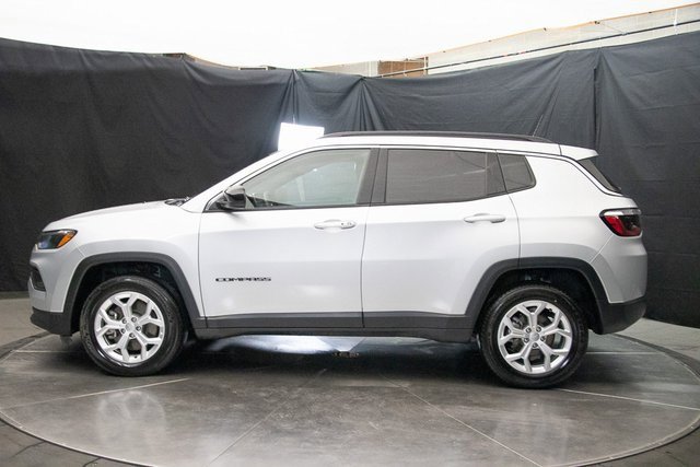 Used 2024 Jeep Compass Latitude image 9