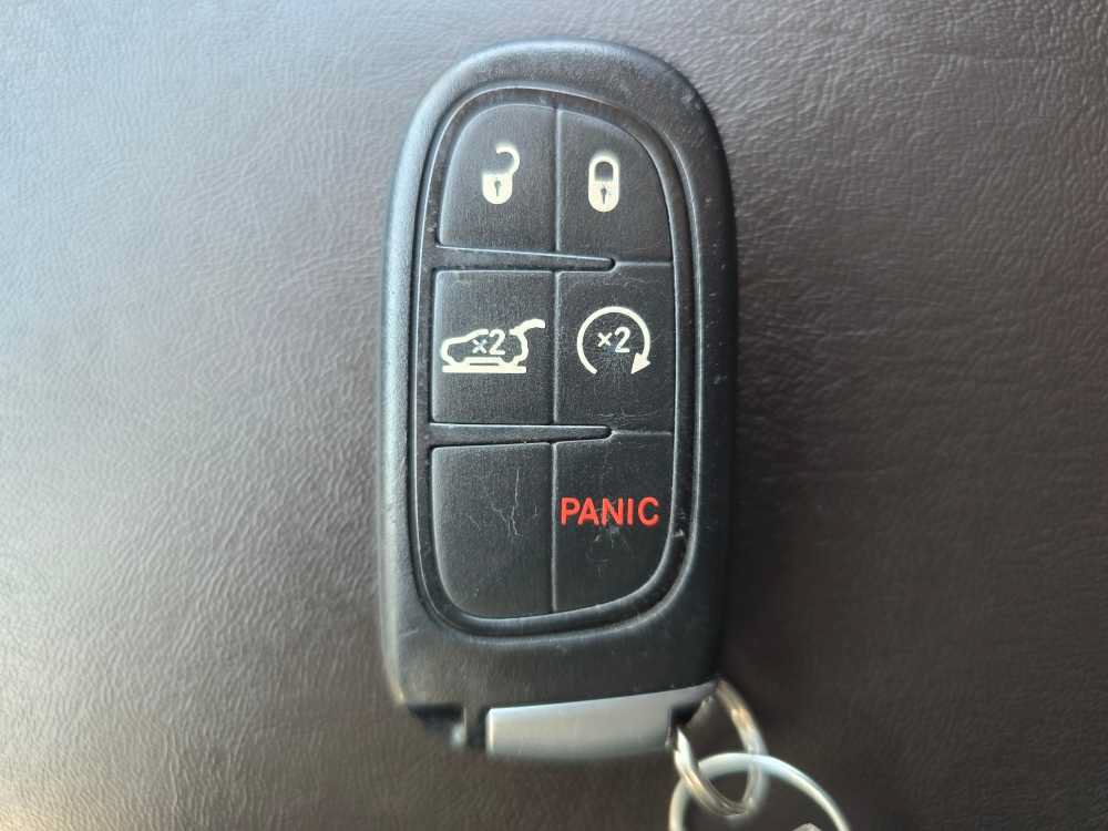 Used 2017 Jeep Cherokee Trailhawk AWD/4WD image 21