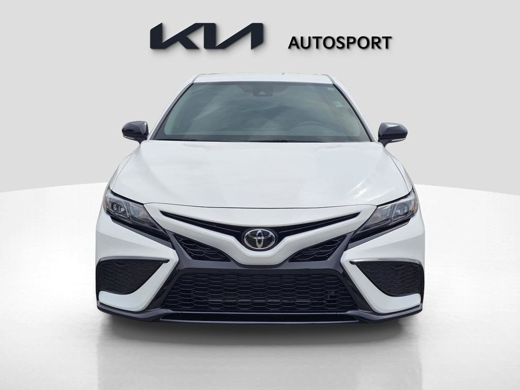 Used 2023 Toyota Camry SE image 2