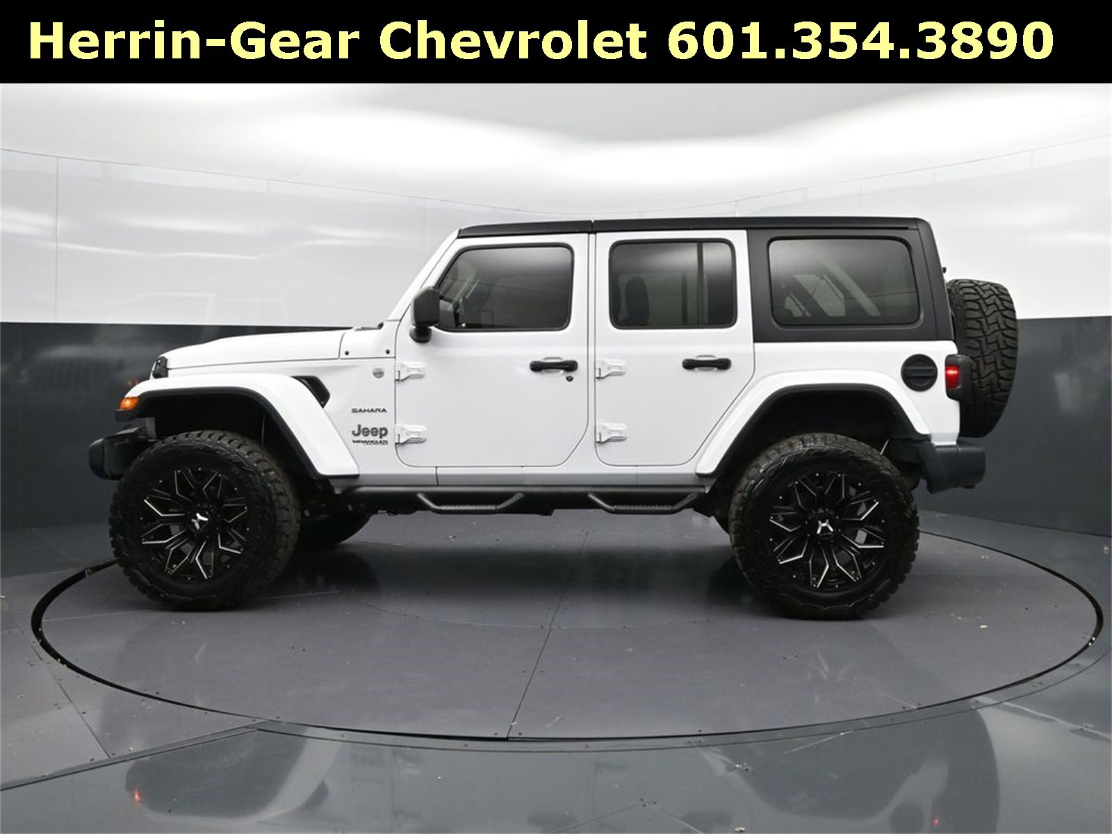 Used 2019 Jeep Wrangler Unlimited Sahara image 4