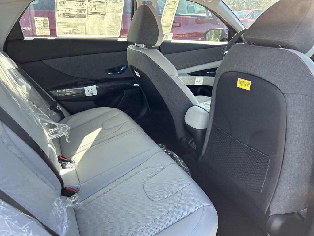 New 2025 Hyundai Elantra Limited image 19