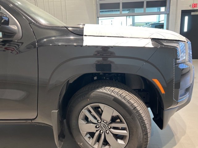 Used 2025 Nissan Frontier SV image 4