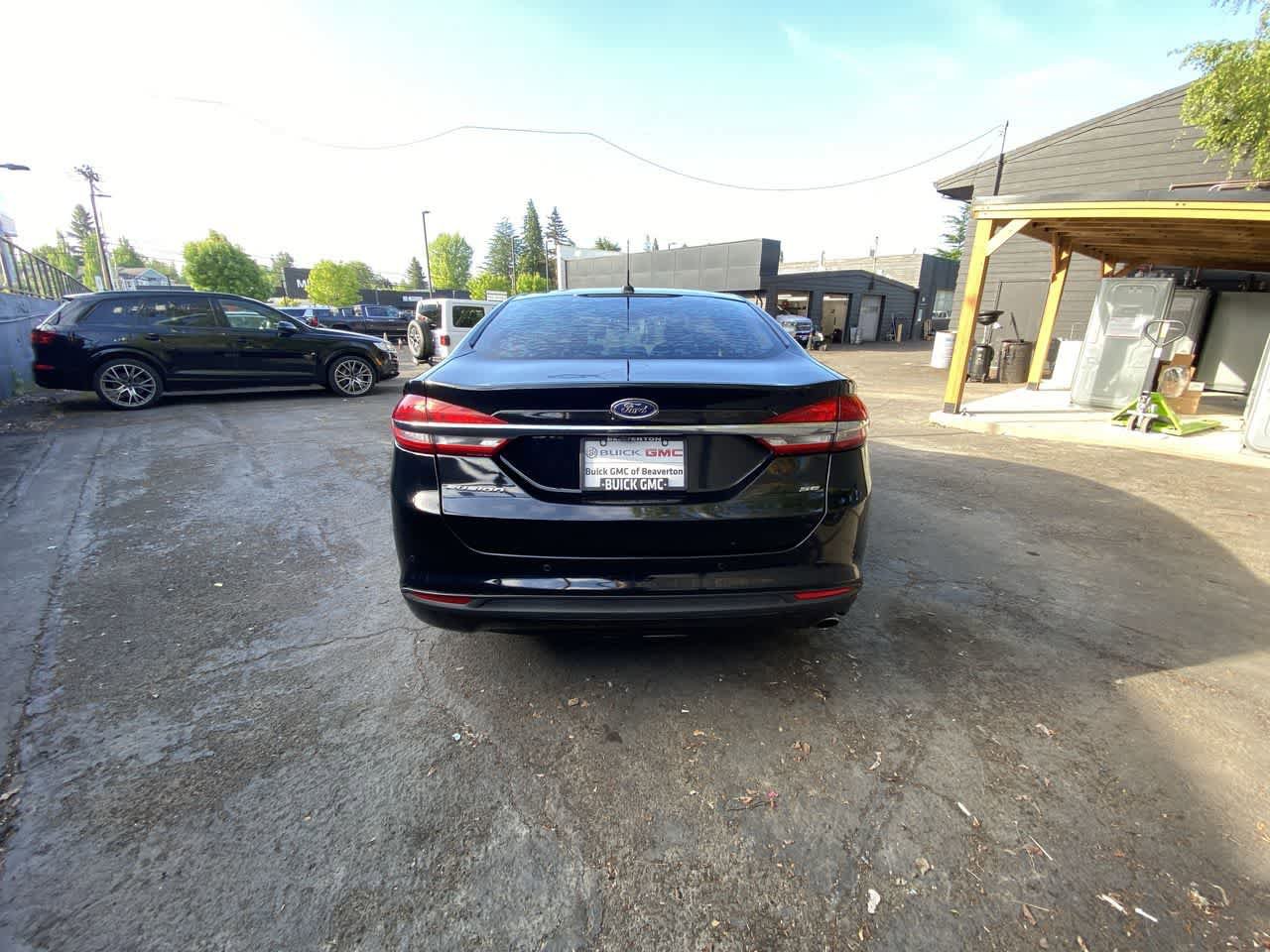 Used 2017 Ford Fusion SE FWD image 5