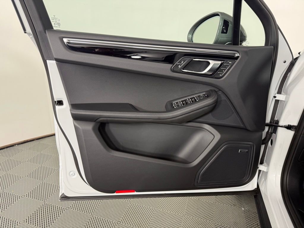 Certified 2026 Porsche Macan Turbo image 19