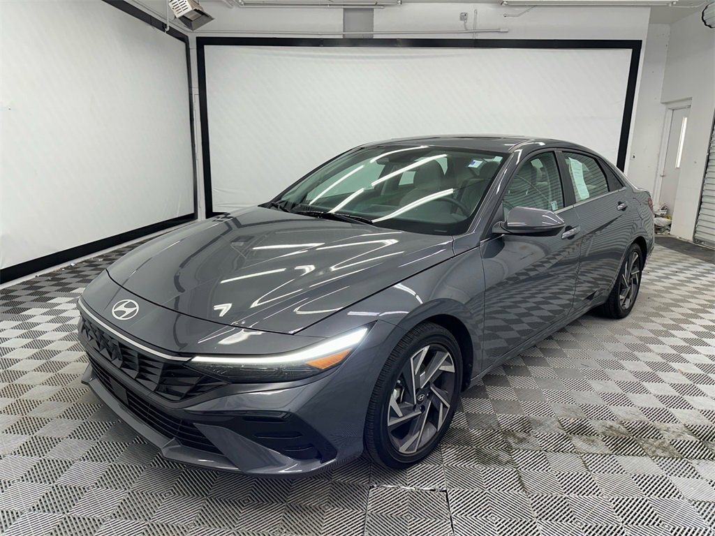 Used 2025 Hyundai Elantra Limited