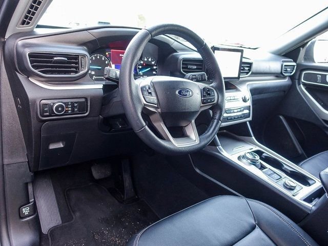 Used 2023 Ford Explorer XLT w/ Equipment Group 202A image 2