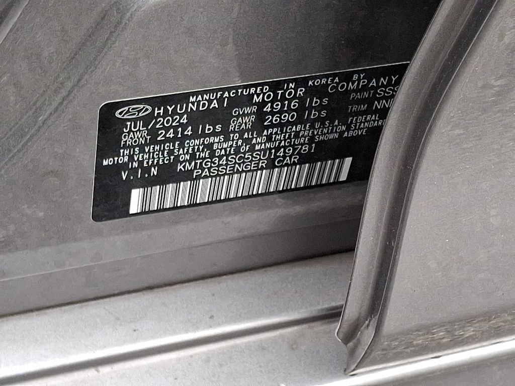 Used 2025 Genesis G70 2.5T AWD/4WD image 28