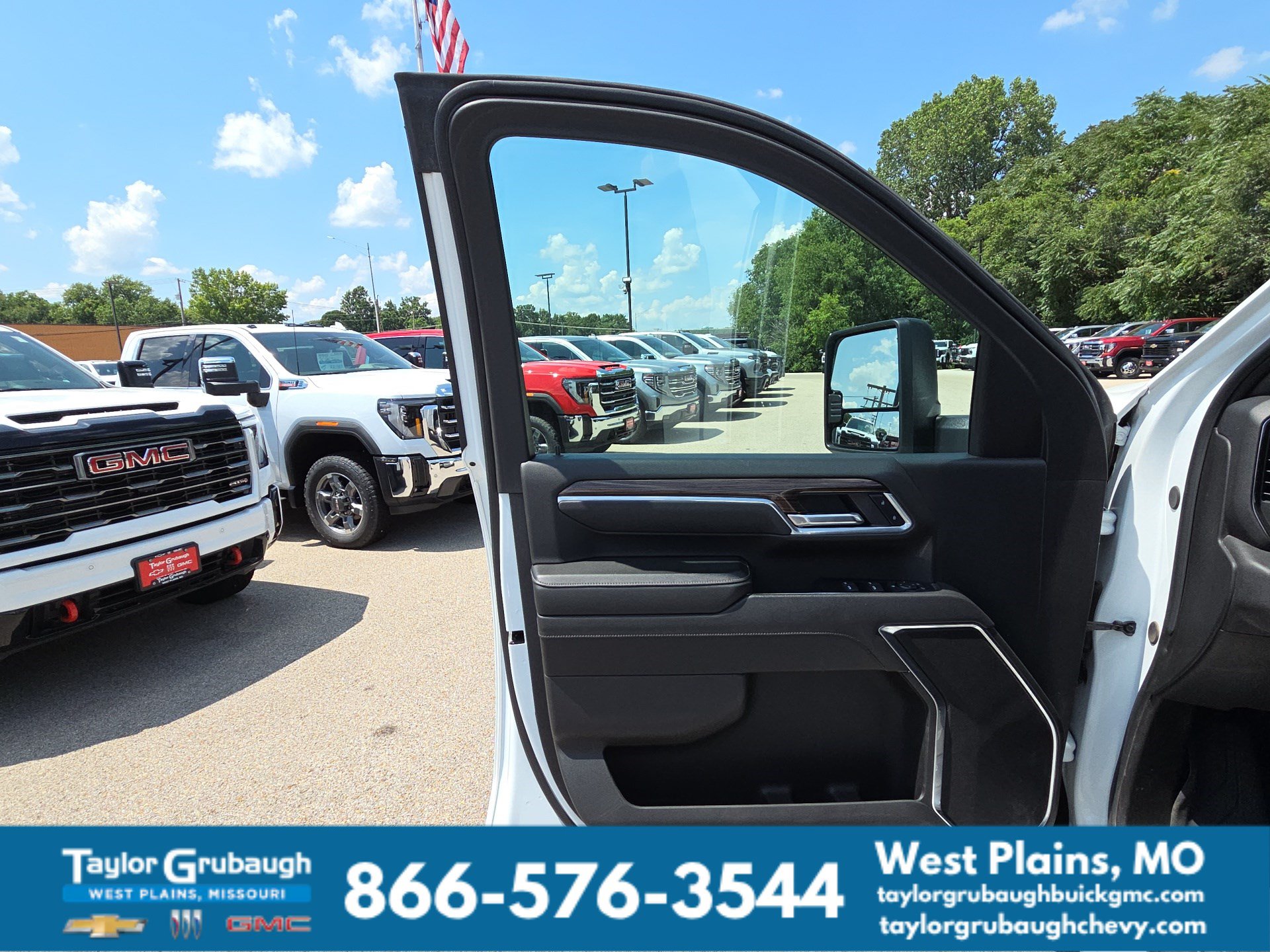 Used 2025 Chevrolet Silverado 3500 LT w/ Convenience Package AWD/4WD image 33